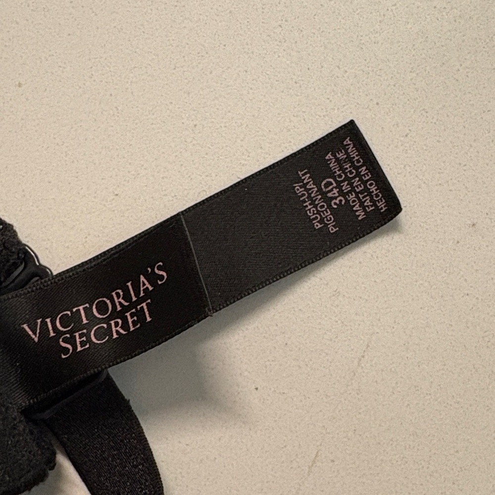 Victoria's Secret Black and Red Lace Bra - Picture 7 of 10